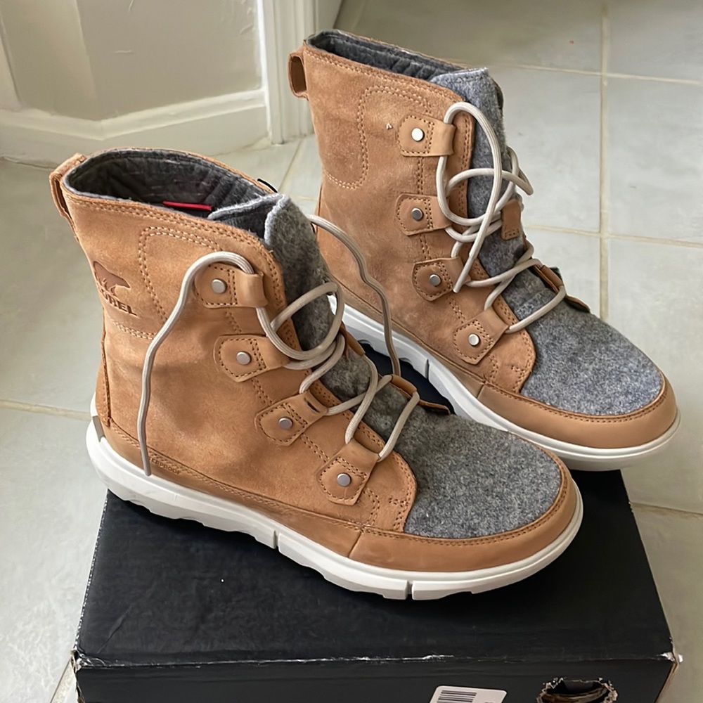 New in box Sorel Explorer II Joan Felt Water proof boots